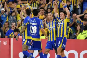 Rosario Central venci� a Libertad y puso un pie en los octavos de la Libertadores