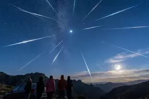 Eta Acu�ridas: el cielo ofrece esta noche un espect�culo �nico con hasta 50 meteoros por hora