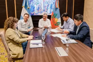 Jalil garantiza el transporte escolar y la jornada completa en Andalgal�