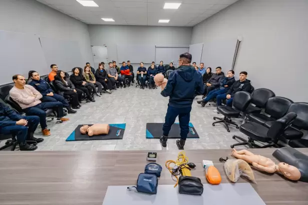Efectivos y administrativos del SAE911 se capacitaron en situaciones de crisis