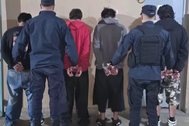 Catamarca: seis j�venes demorados y polic�as lesionados tras un violento enfrentamiento