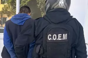 Persecuci�n y detenci�n de un sujeto que escapaba en una moto robada por Catamarca