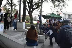 Cr�nicas Catuchas: El pueblo se narr� a s� mismo en la glorieta de la Plaza 25 de Mayo