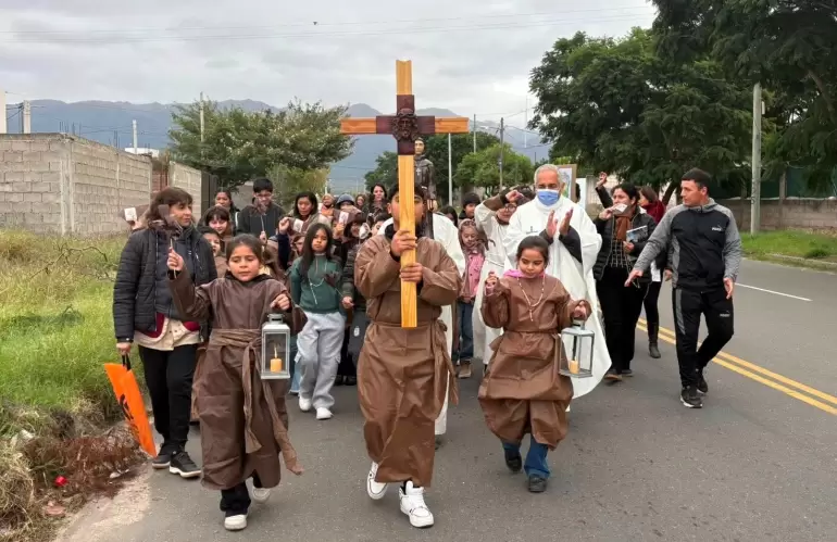 Entronizan imagen del Beato Mamerto Esqui�