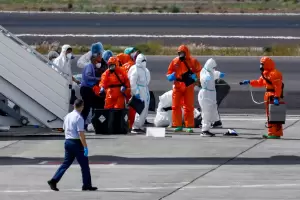 El crucero afectado por hantavirus lleg� a Tenerife y activ� un amplio operativo sanitario
