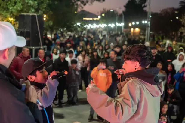 Tinogasta vivi� una fiesta urbana con el Freestyle y el B�squet 3x3