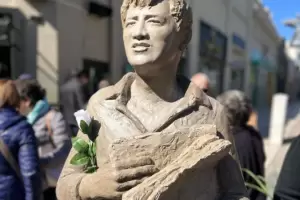 Catamarca homenaje� a Ram�n Iturre con una escultura en su hist�rica esquina
