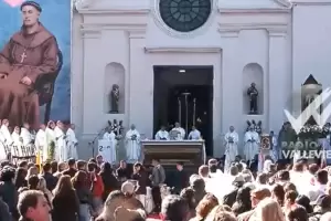 Comenz� la misa solemne por el Bicentenario del natalicio del Beato Mamerto Esqui�