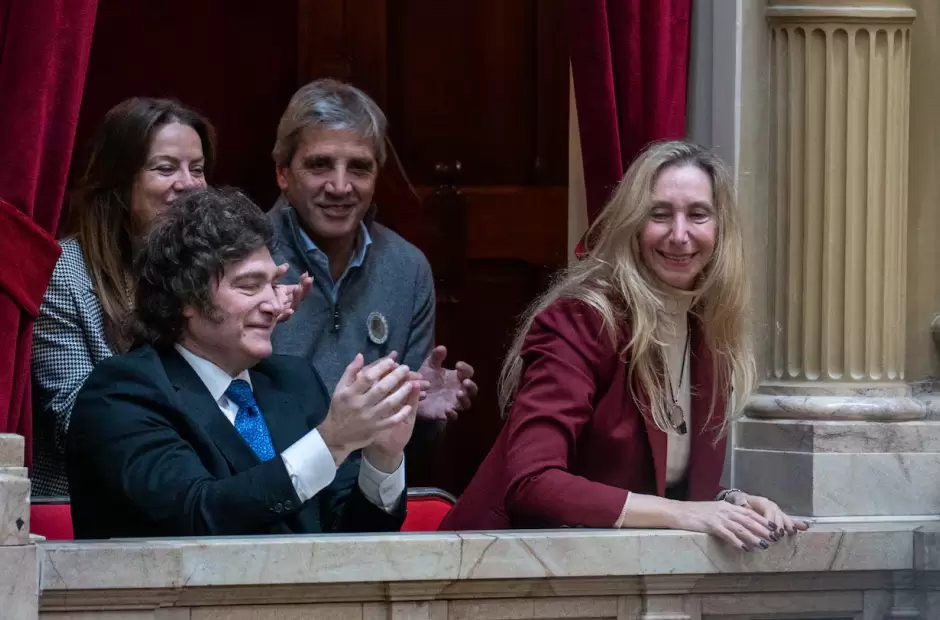 Javier y Karina Milei, Sandra Petovello y Luis Caputo