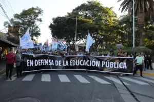 Masivo reclamo universitario en Catamarca: "Nuestro futuro no se negocia, se defiende"