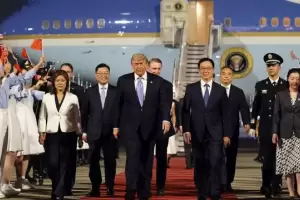Trump lleg� a China para reunirse con Xi Jinping en una cumbre marcada por Ir�n y Taiw�n