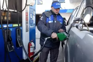 YPF confirm� un aumento en los combustibles y extendi� el congelamiento por 45 d�as