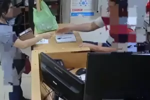 Docente rob� la tarjeta de una compa�era y realiz� compras por m�s de $300.000
