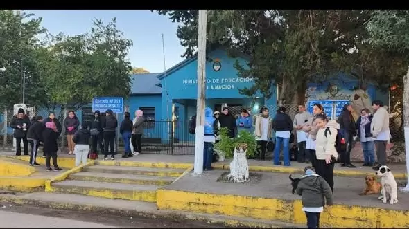 escuelas interior toma y corte de ruta