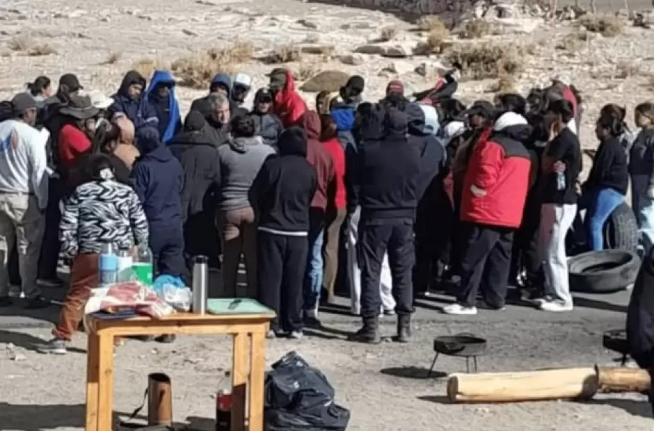 Se mantiene el corte en la Ruta n� 43