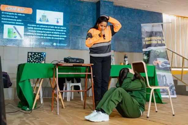Estudiantes participaron de una jornada sobre prevenci�n y autoprotecci�n ante sismos