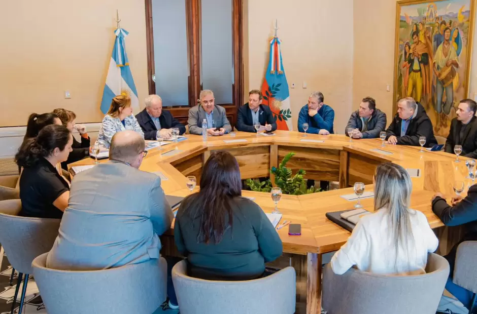 Ra�l Jalil en la �ltima reuni�n de gabinete