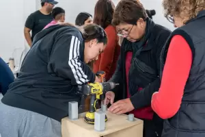 Una jornada de carpinter�a reuni� a vecinos con la formaci�n gratuita en oficios