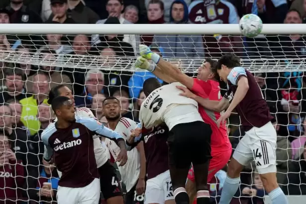 El Aston Villa de Dibu le gan� al Liverpool de Mac Allister y se clasific� para la Champions League