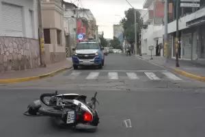 Catamarca: un motociclista choc� contra otra moto y se dio a la fuga