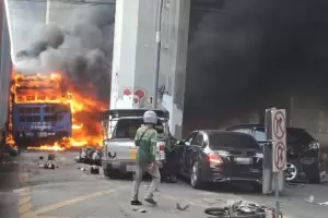 Choque fatal entre tren y colectivo en Bangkok: hay al menos ocho muertos y 35 heridos