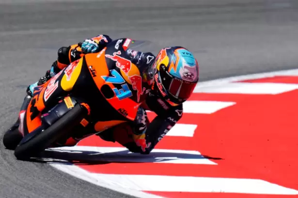 El argentino Valent�n Perrone logr� su primera pole position en Moto3 en Barcelona