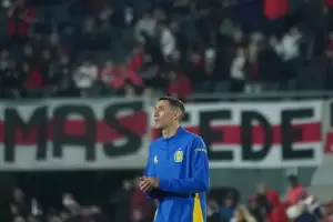El Monumental explot� contra "Chiqui" Tapia y Di Mar�a