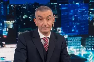 Nelson Castro revel� que come los huevos con c�scara y desat� la pol�mica