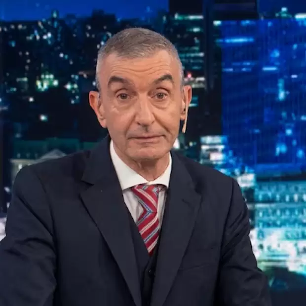 Nelson Castro revel� que come los huevos con c�scara y desat� la pol�mica