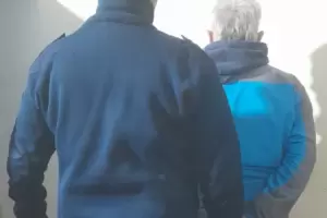Choc�, abandon� la camioneta y se neg� al test de alcoholemia