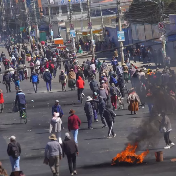 Tensi�n en Bolivia: La Paz permanece aislada y contin�a la ocupaci�n de Cochabamba