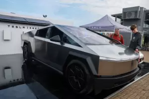 La Cybertruck de Tesla sigue con problemas: ahora se le caen las ruedas de manera repentina