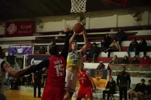 Talleres de Taf� Viejo fue m�s y super� a Red Star en su casa por 67 a 63