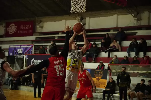 Talleres de Taf� Viejo fue m�s y super� a Red Star en su casa por 67 a 63