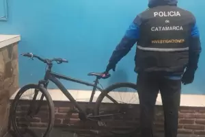 Denunci� un violento robo de bicicleta, pero la hab�a vendido y no era de suya