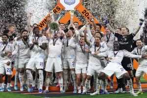 Con un gol de Buend�a y con el Dibu en el arco, el Aston Villa se coron� campe�n de la Europa League