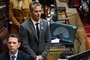 Mart�n Menem a Santiago Caputo: "Estas situaciones se resuelven en el vestuario"