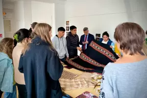 Artesanos de la Ruta del Telar llevan los saberes textiles catamarque�os a Francia
