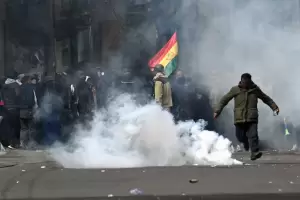 Crisis en Bolivia: manifestantes se enfrentaron con la polic�a en el centro de La Paz