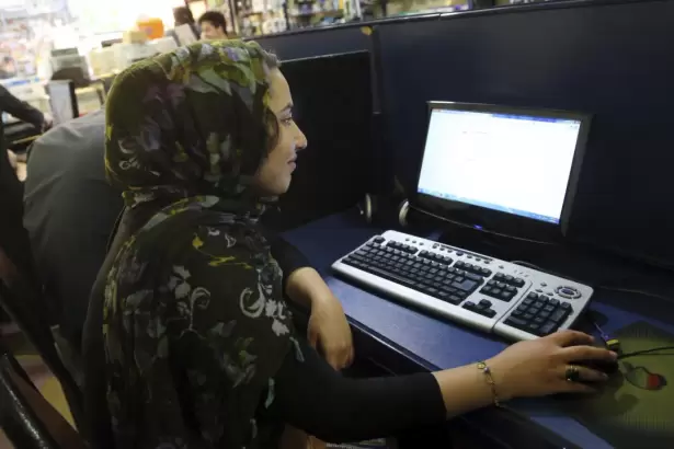 Ir�n reabre el acceso internacional a internet tras casi tres meses de bloqueo