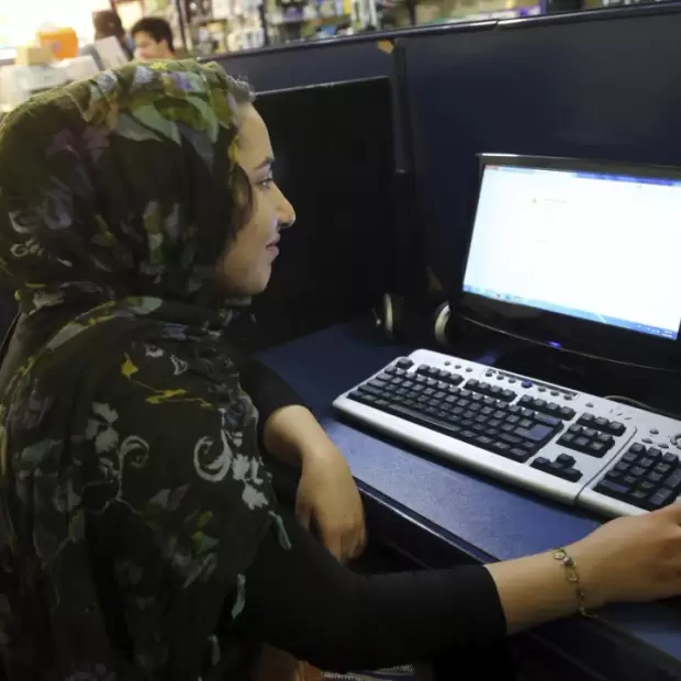 Ir�n reabre el acceso internacional a internet tras casi tres meses de bloqueo