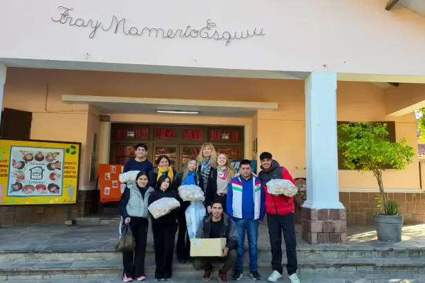 J�venes realizaron una jornada solidaria en el Hogar Escuela "Fray Mamerto Esqui�"