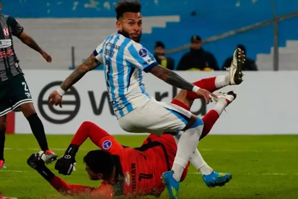 Racing se despidi� de la Sudamericana con una victoria ante Independiente Petrolero