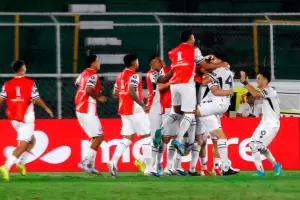 Independiente Rivadavia super� a Bol�var y cerr� su primera fase de grupos invicto