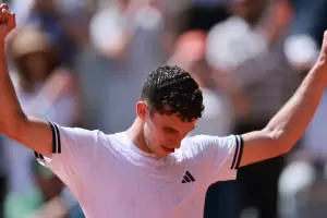Batacazo: Juan Manuel Cer�ndolo elimin� a Sinner en Roland Garros