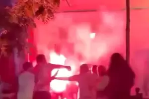 Violentos incidentes entre hinchas de PSG y Arsenal en la previa de la final de la Champions League