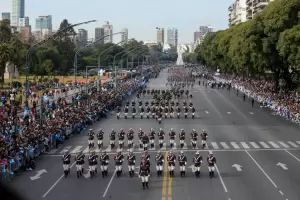 El Gobierno suspender�a el desfile militar del 9 de Julio en medio de recortes presupuestarios