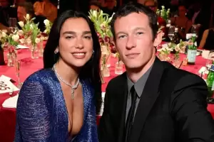 Se cas� Dua Lipa: por qu� un escritor argentino fue crucial en esta historia de amor