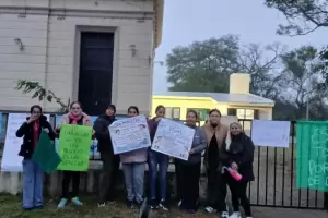 Padres tomaron la Escuela N� 275 de Las Ca�as: piden por docentes