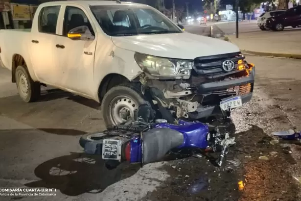Catamarca: adolescente herido tras un fuerte choque entre una camioneta y una moto